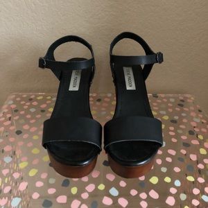 Steve Madden clog heel.